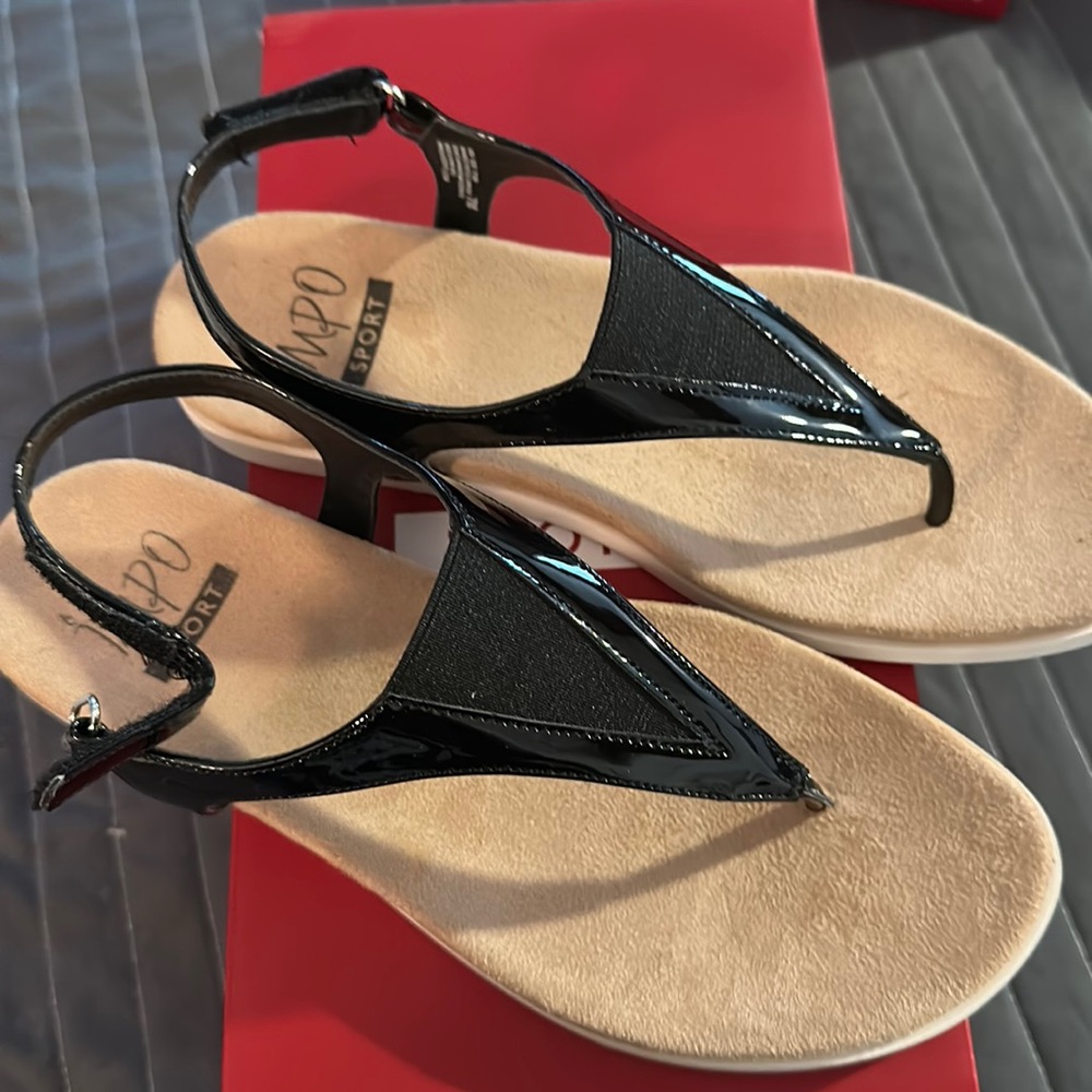 Brand new size 7 sandals